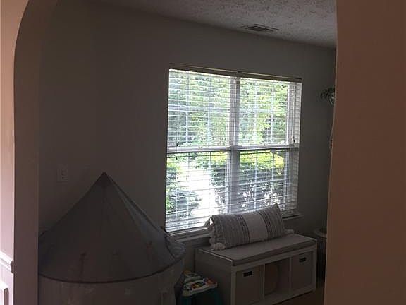 4th image of 206 Pebble Creek Ct