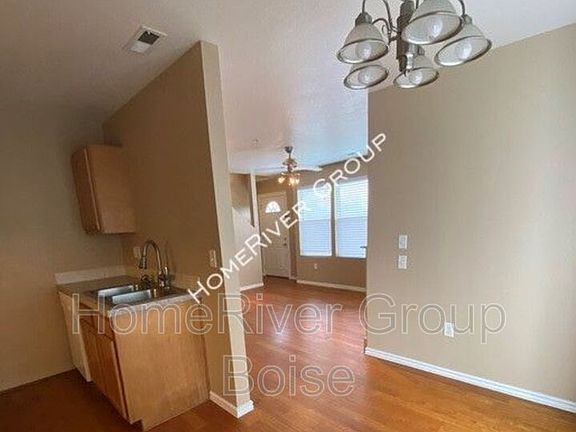 4th image of 3920 Washington Ave APT 103