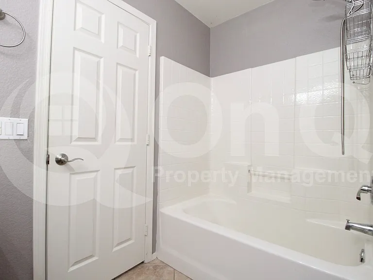 1139 E Morgan Ct — Photo 18