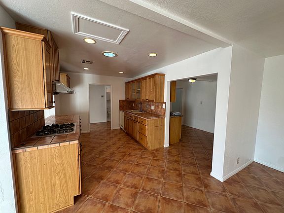 5th image of 4947 Willmonte Ave