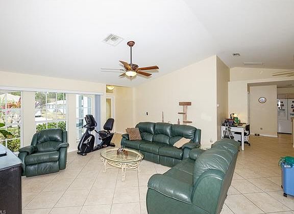 4th image of 2711 SW 1st Pl