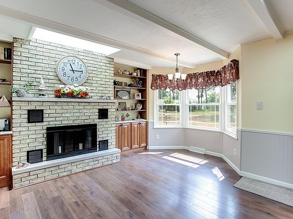 4th image of 55949 Jayne Dr