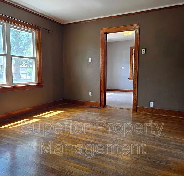 611 Seymour Ave — Photo 10