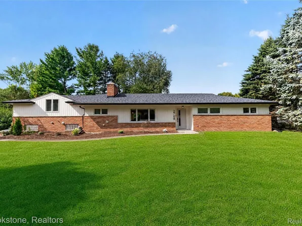 2768 Hillendale Dr, Rochester Hills, MI 48309