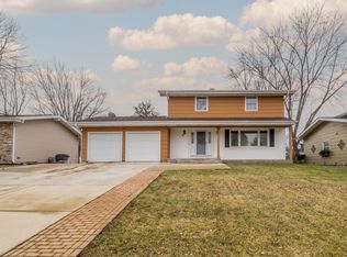 2321 E Beck Rd, Lindenhurst, IL 60046