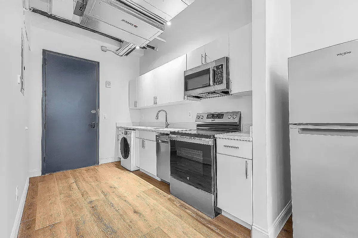 255 West 36th Street — Photo 4