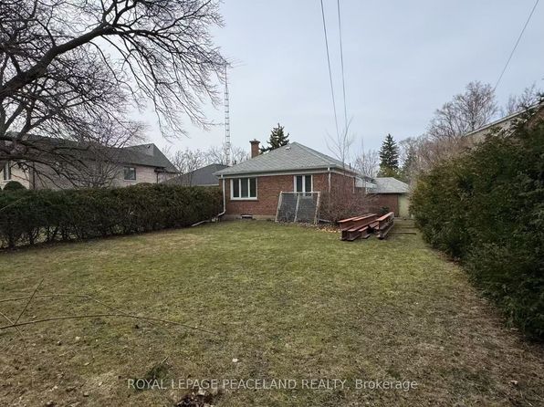 173 York Mills Rd #C12, Toronto, ON M2L 1K6