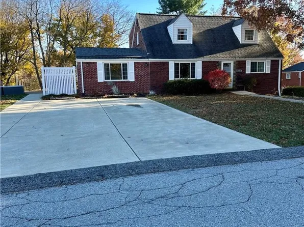 1000 Delyla Dr, Bethel Park, PA 15102