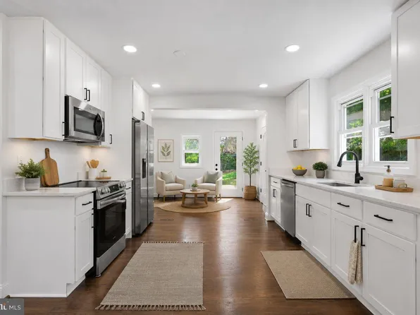 200 E Bowen St, Remington, VA 22734