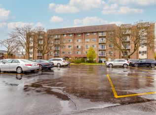 10373 Dearlove Rd APT 5A, Glenview, IL 60025