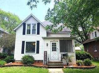 910 Locust St, Sterling, IL 61081