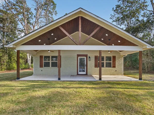 525 Charmaine Dr E, Woodville, TX 75979