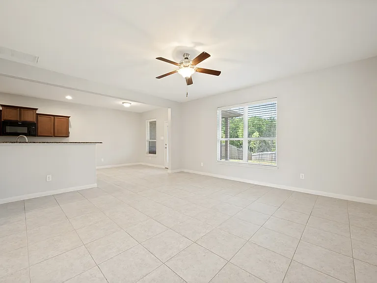 1608 Persimmon Dr — Photo 7