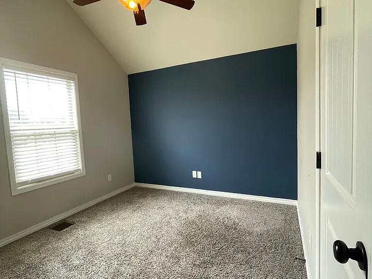 696 N Montego St — Photo 20
