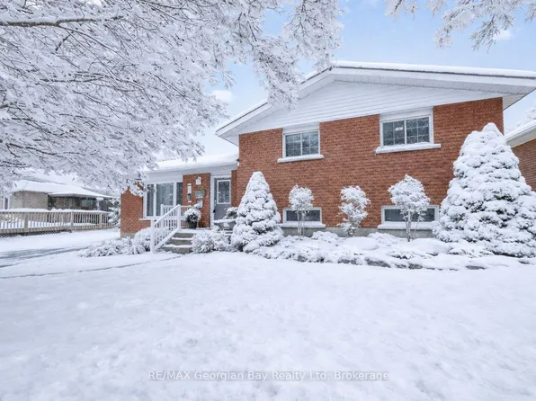 32 Bonaventure Pl, Penetanguishene, ON L9M 1J3