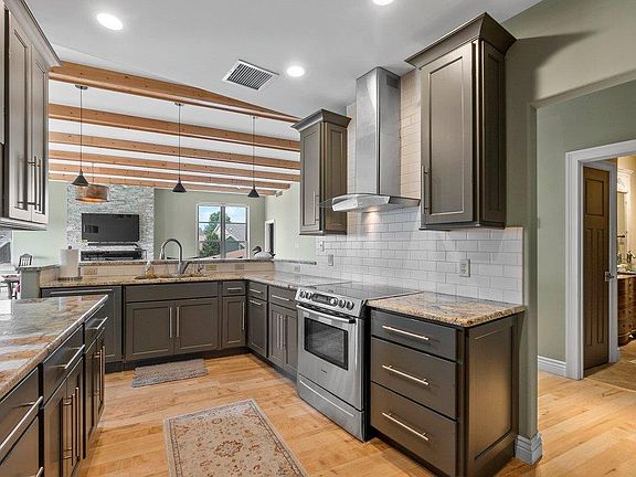 5th image of 814 Auburn Dr APT 7