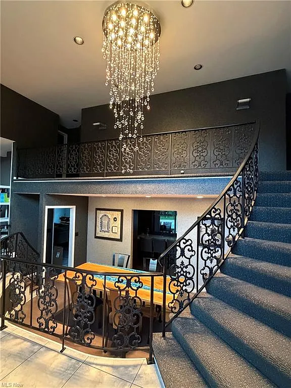 5 bed, 4000 sqft, $6,500 — Photo 2