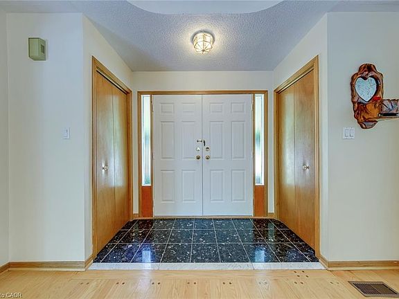 4th image of 2921 Caradoc Ln