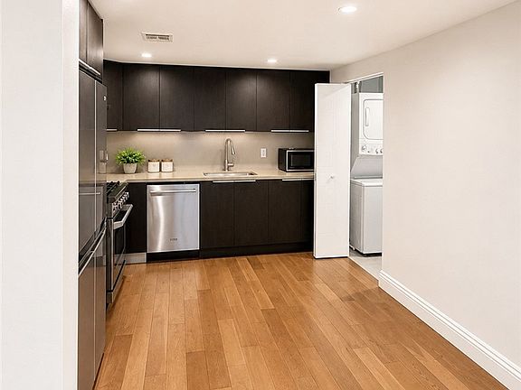 5th image of 2939 Leeward Ave #420