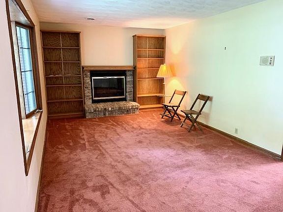 3rd image of 8477 N Oakwood Pl
