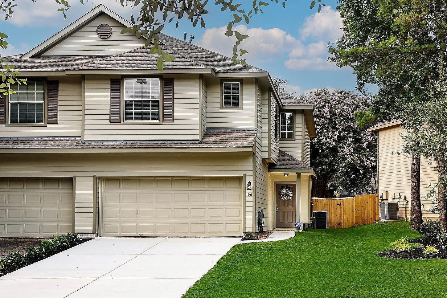3 bed, 2.5 bath, 1637 sqft, $2,200 — Photo 1