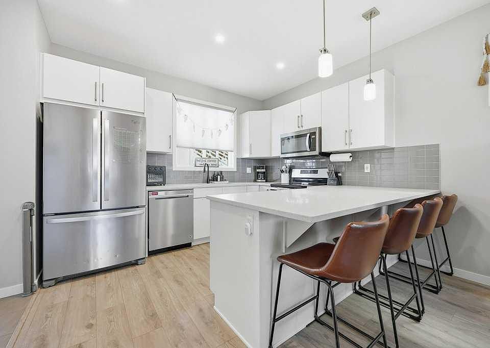 1st image of 313 NE Seton Cir SE