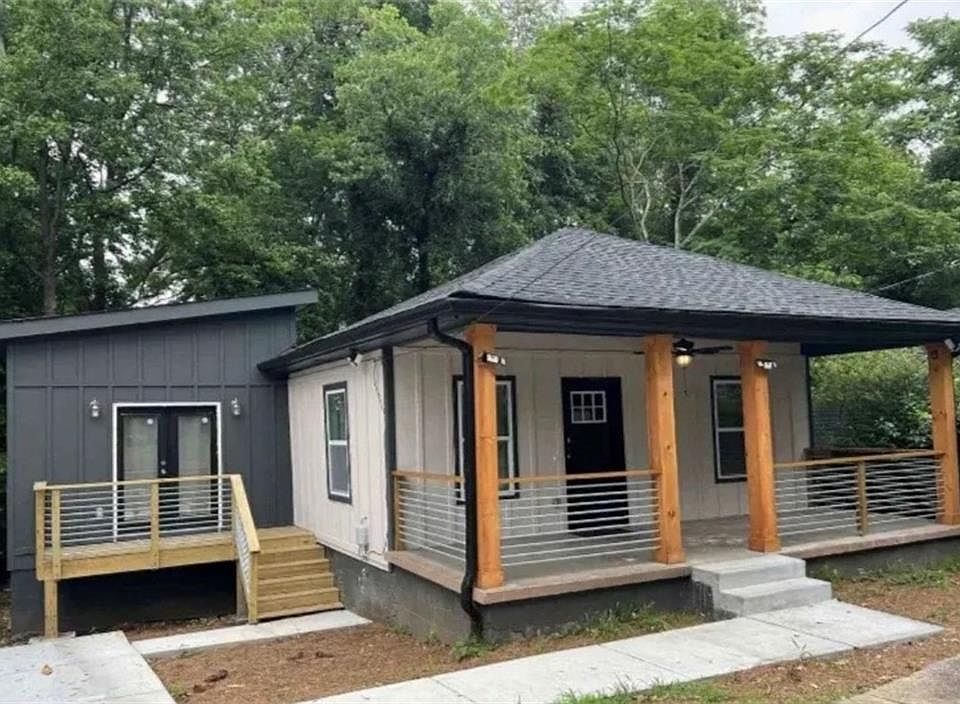 1st image of 1104 Welch St SW