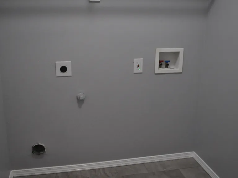705 Katy Ln — Photo 3