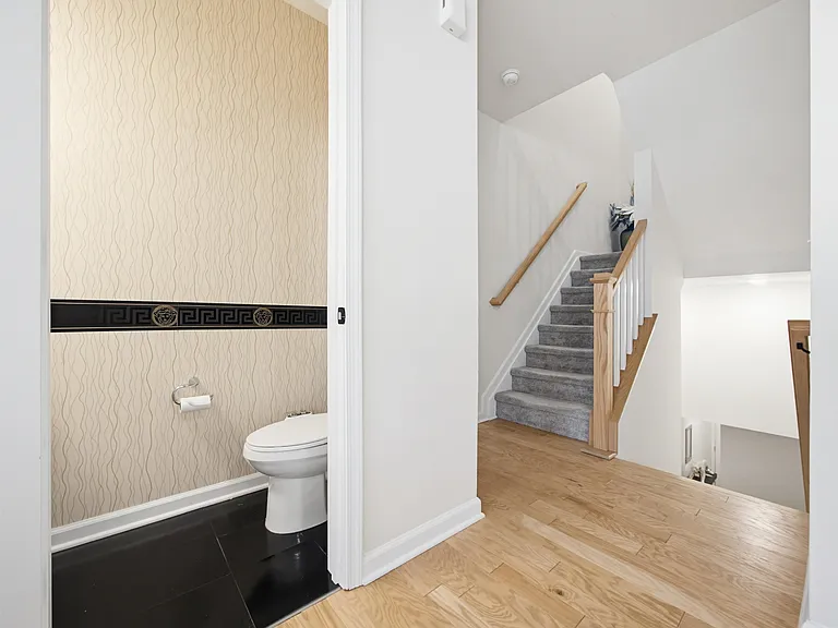 44 Leahy Dr — Photo 20