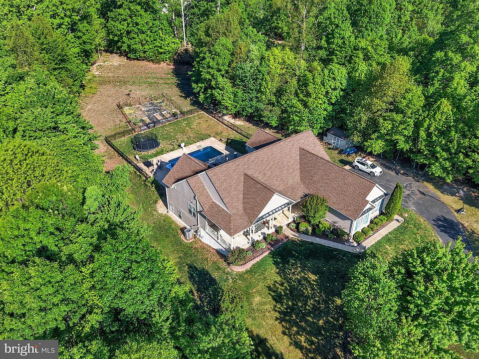 1st image of 325 Gentle Breeze Cir