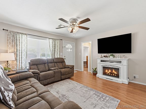 5th image of 814 N Ross Ave W