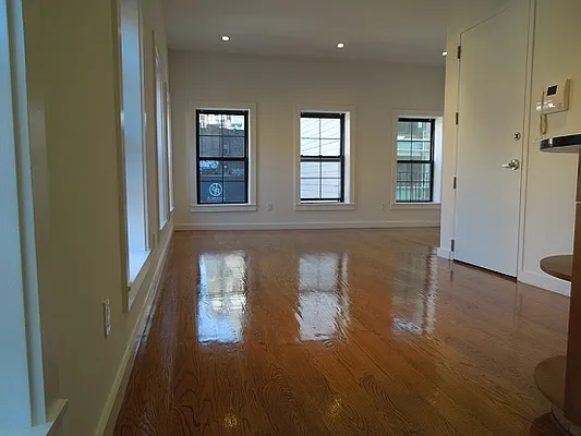 Rented by Vendome Management | media 28