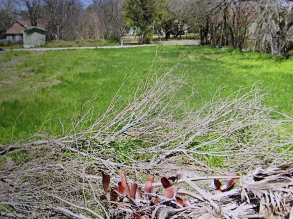 216 1st Ave N, Texas City, TX 77590