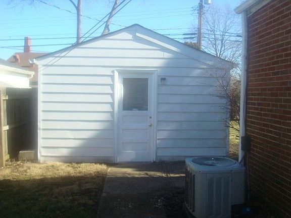 4th image of 4226 Moore Ave