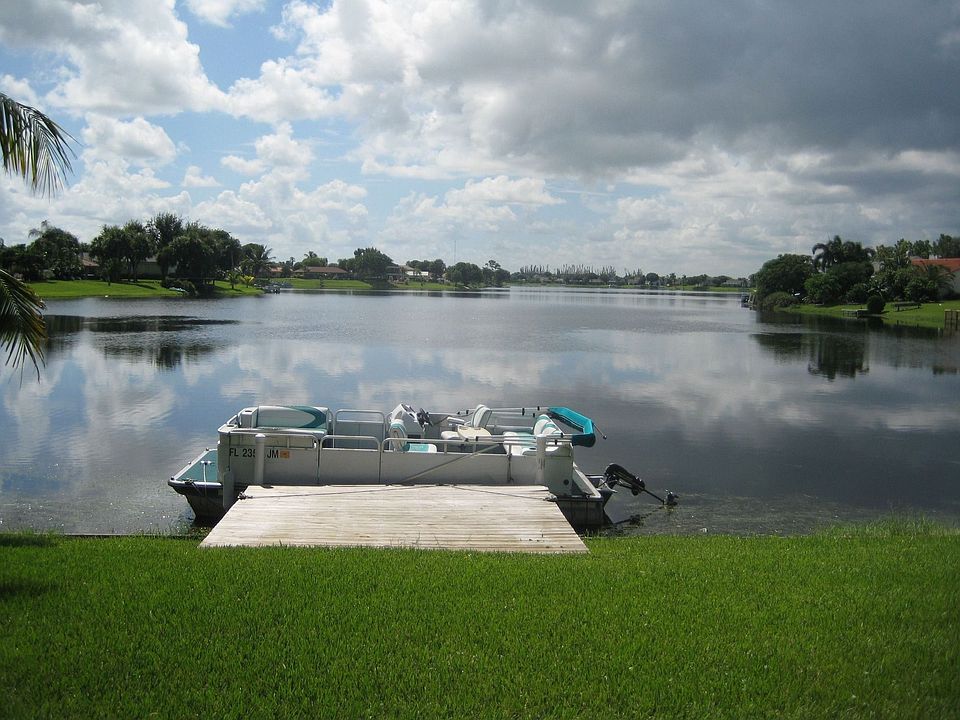 2nd image of 824 Lake Wellington Dr