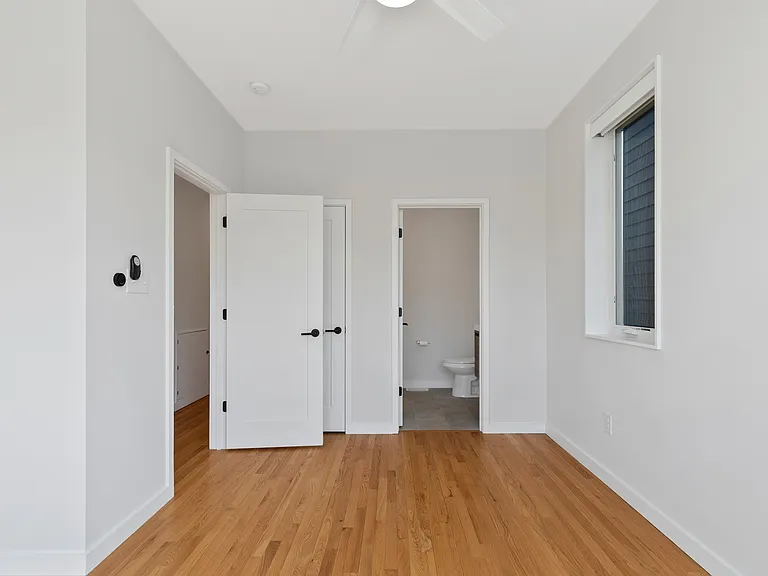 1310 W Clay St — Photo 21