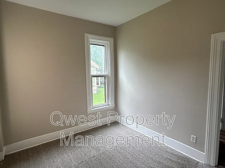 221 Hollister Ave SE #1 — Photo 8