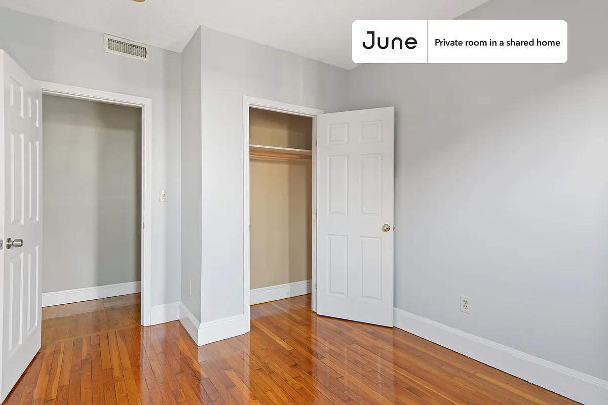 Queen bedroom in 4 bed/2 bath home in Allston #535 A — Photo 3