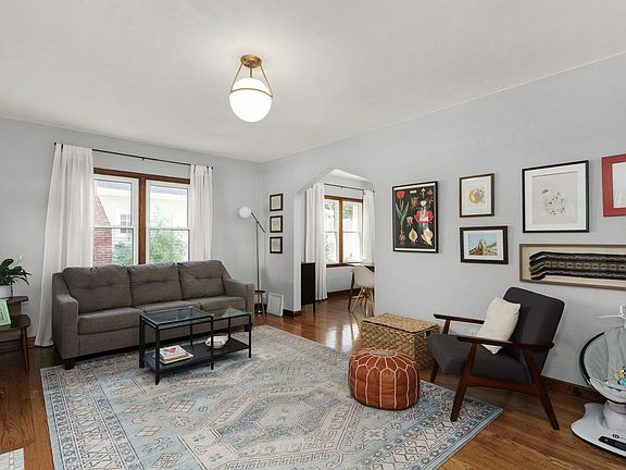 3rd image of 424 S Ringold St