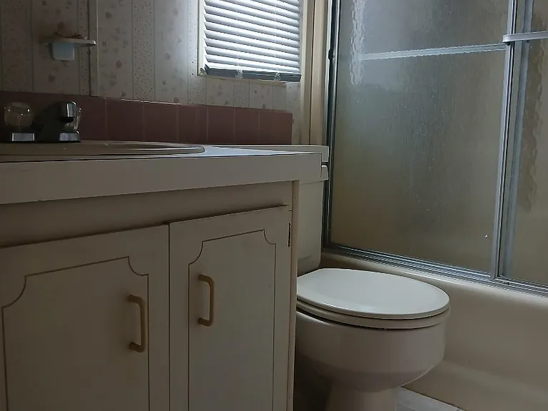 1720 NW 38th Ave #5 — Photo 11