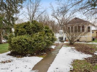 10362 Smith Rd, Union Pier, MI 49129