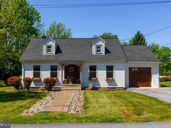 122 N 3rd St, Bainbridge, PA 17502
