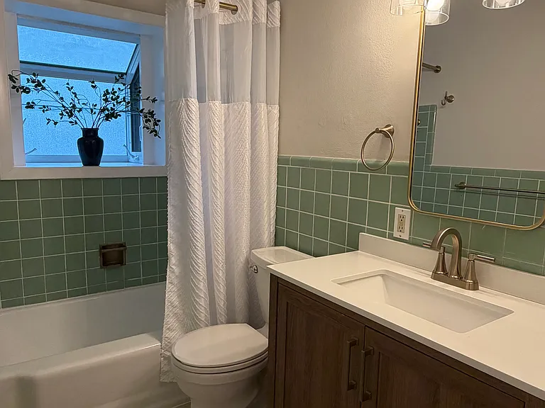 464 Quan Ave — Photo 4