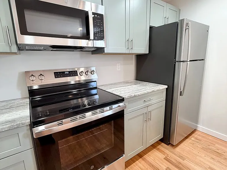 18 Cedar St — Photo 17