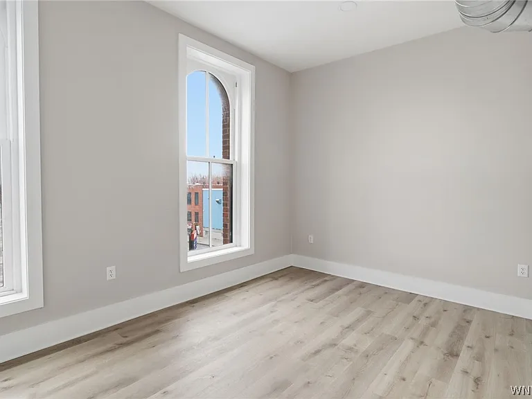 136 Seneca St — Photo 24