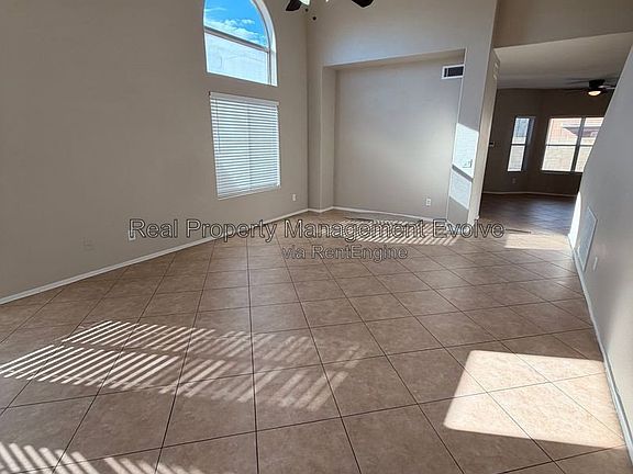 5th image of 8936 W Cypress St