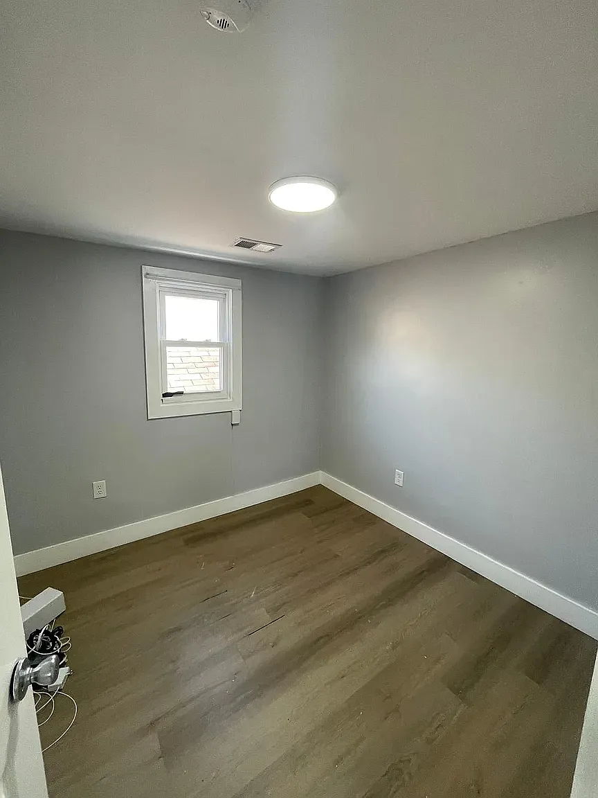 3 bed, 1000 sqft, $2,249 — Photo 4