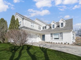 2873 Whispering Oaks Dr, Buffalo Grove, IL 60089