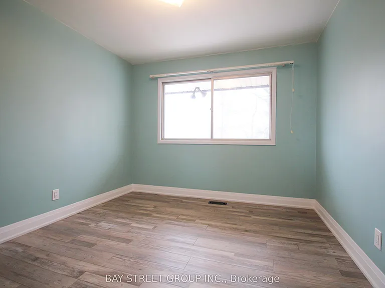 27 Glenbarr Rd — Photo 4