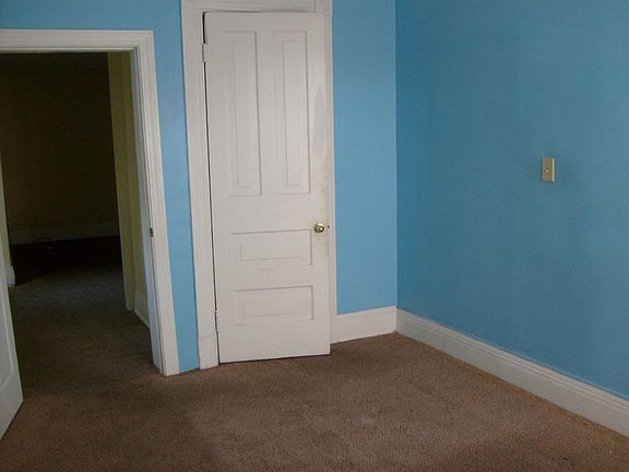 3rd image of 2836 Stanton Ave